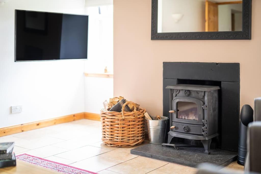Cosy & Rustic Retreat - Woodland Cottage. Nairn Buitenkant foto