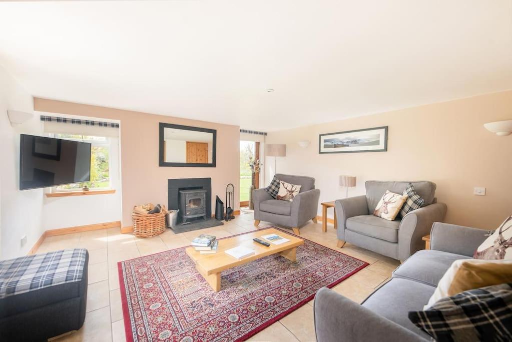 Cosy & Rustic Retreat - Woodland Cottage. Nairn Buitenkant foto